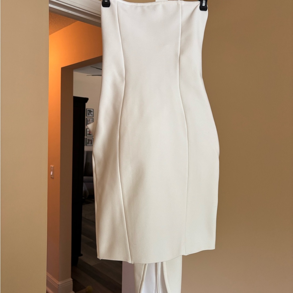 Elegant White Strapless Dress